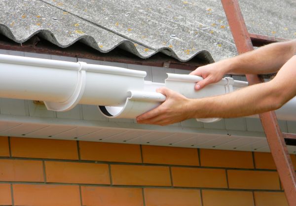 Cost of Gutter Hanging in Tyler